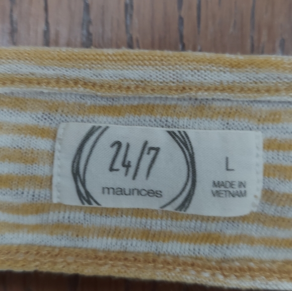 Short sleeve knit top - Picture 2 of 3